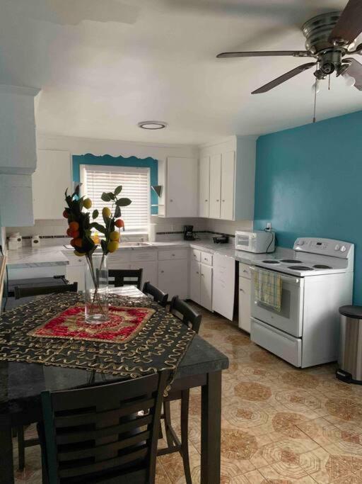 Remodeled House Minutes To Falls Attractions Villa ไนแอการาฟอลส์ ภายนอก รูปภาพ